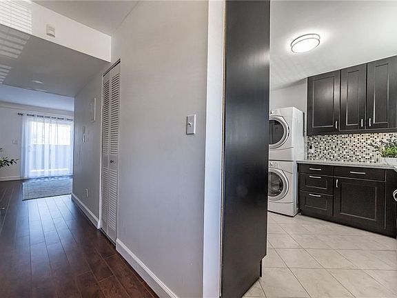 3rd image of 5672 Kingsport Dr #4