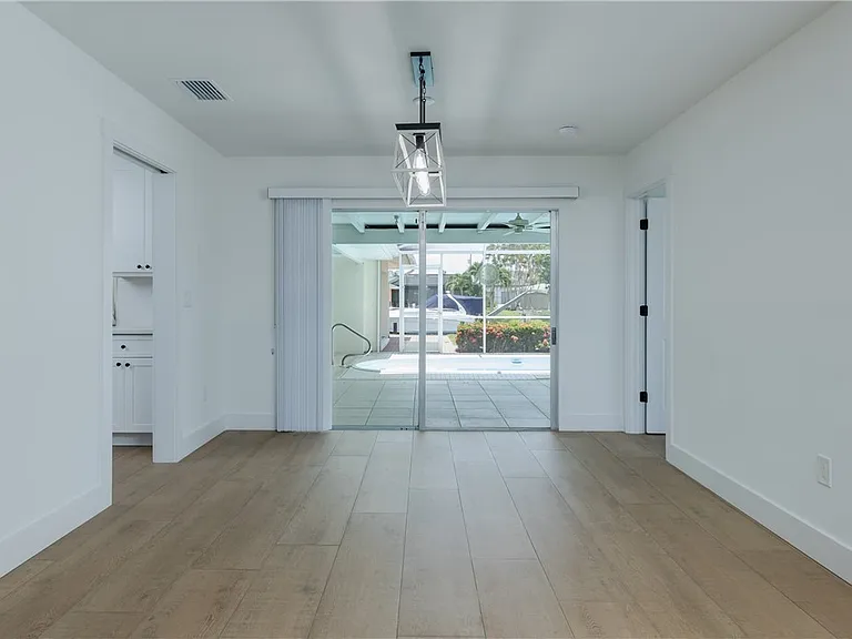 5609 De Soto Ct — Photo 14