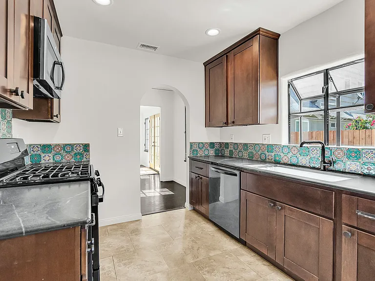 4654 Merrill Ave — Photo 26