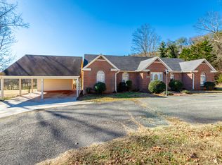 521 Countryside Dr, Evensville, TN 37332