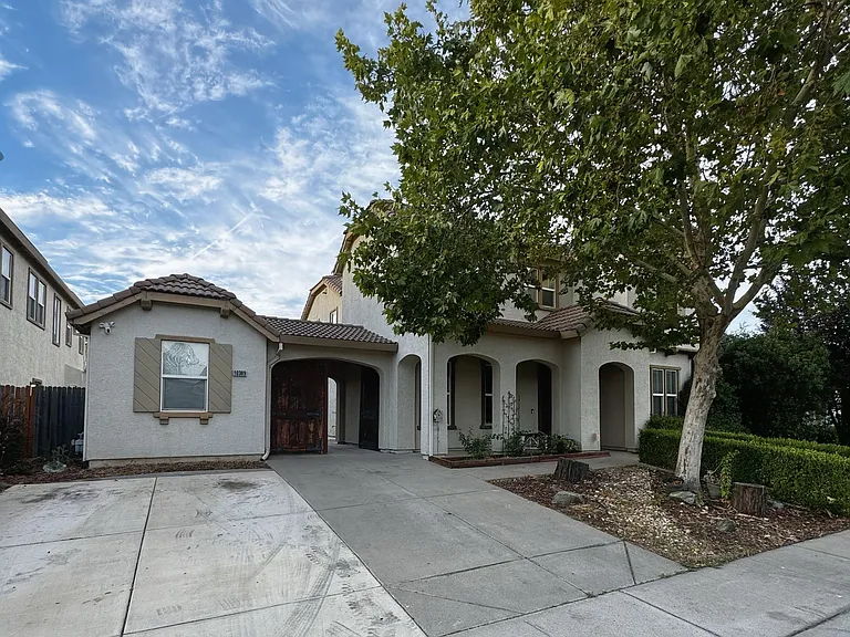 10389 Danichris Way — Photo 1