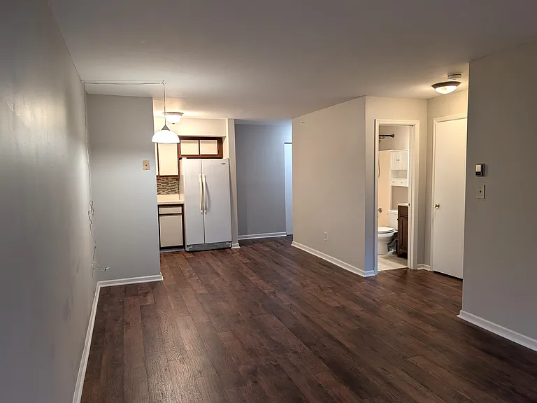 2021 Hawthorne Ln — Photo 4
