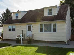 45 Roosevelt Ave, Hicksville, NY 11801