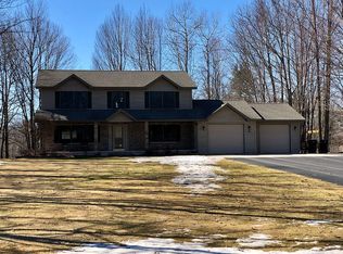 12 Mulberry Cir, Gladstone, MI 49837