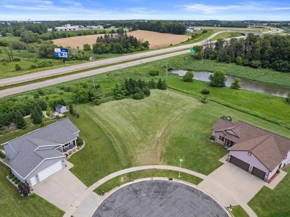 100 Honeycrisp Dr, Beaver Dam, WI 53916