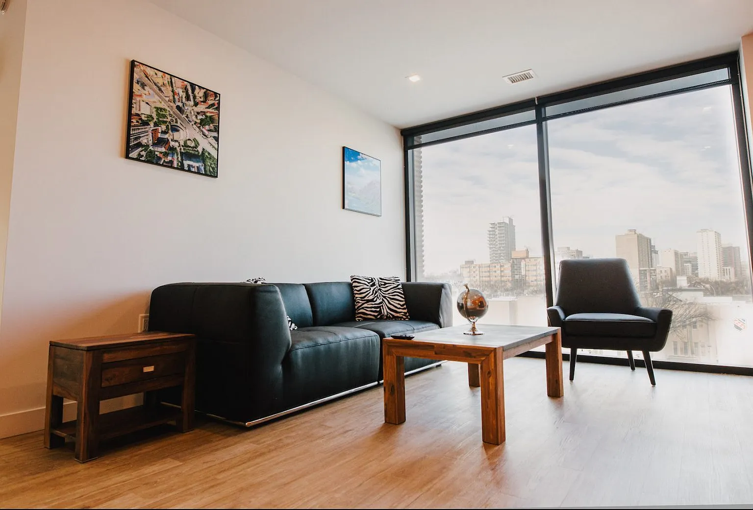 Luxury Executive Suite in Winnipeg | Fully Furnished | All Inclusive — Photo 2