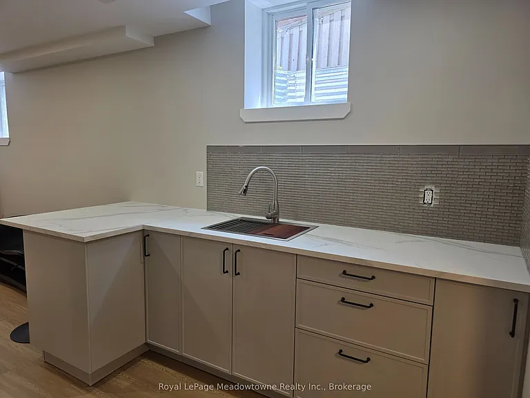 43 Dills Cres #BASEMENT — Photo 5