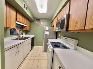3220 69th St APT D3, Galveston, TX 77551