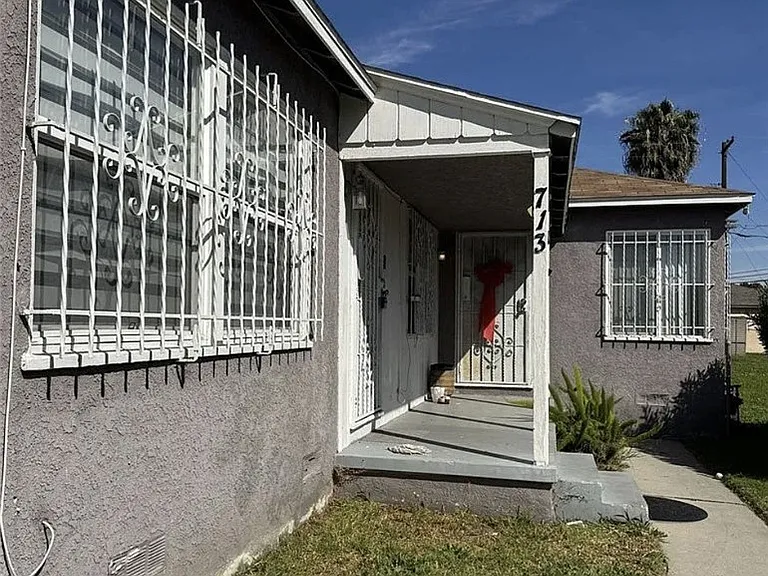 713 E Cocoa St — Photo 3