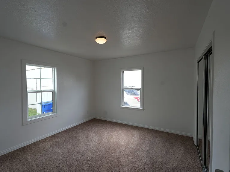 8019 8049 1/2 Alameda St — Photo 14