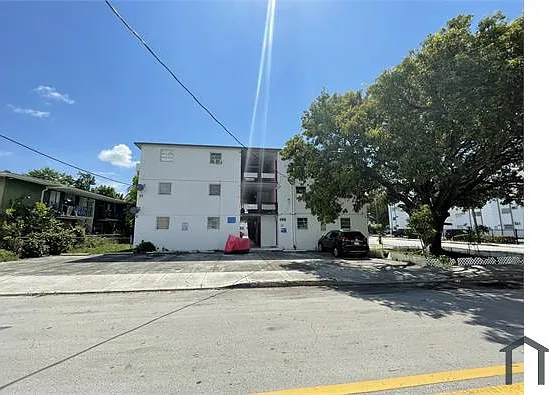245 SW 20th Ave
