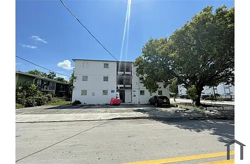 245 SW 20th Ave Photo 1