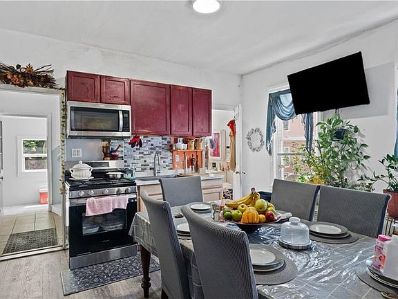 5th image of 590 Chalkstone Ave