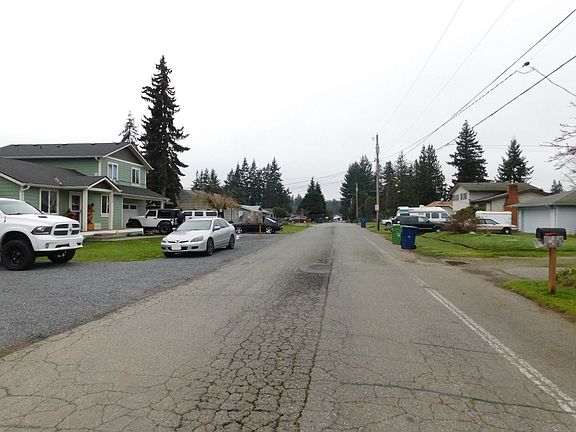 4th image of 4916 85th Pl NE