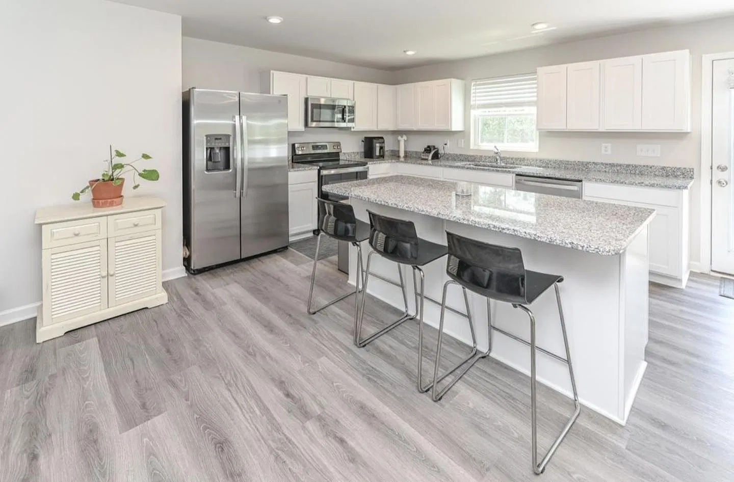 4 bed, 2.5 bath, 1903 sqft, $1,500 — Photo 3