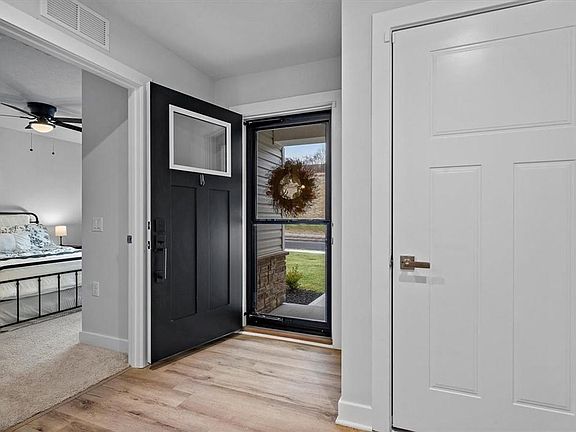 4th image of 718 Celia Way
