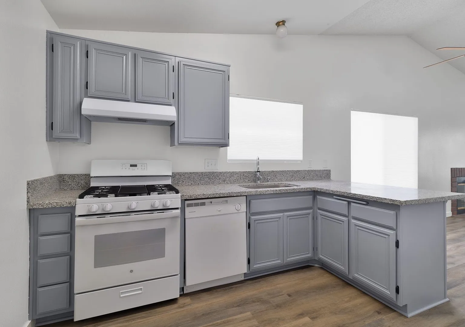 Beautiful single family home - Hesperia, CA — Photo 3
