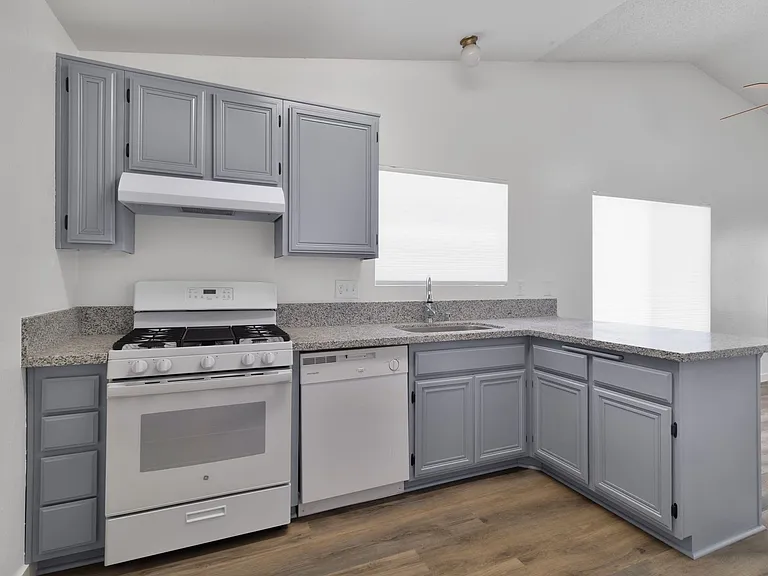 14437 Birchwood Dr — Photo 3