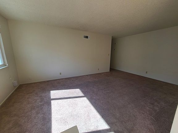 3rd image of 7311 Glenoaks Way