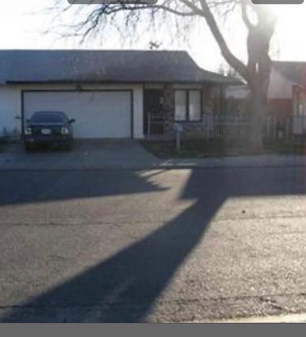 1st image of 216 Sierra Madre Dr