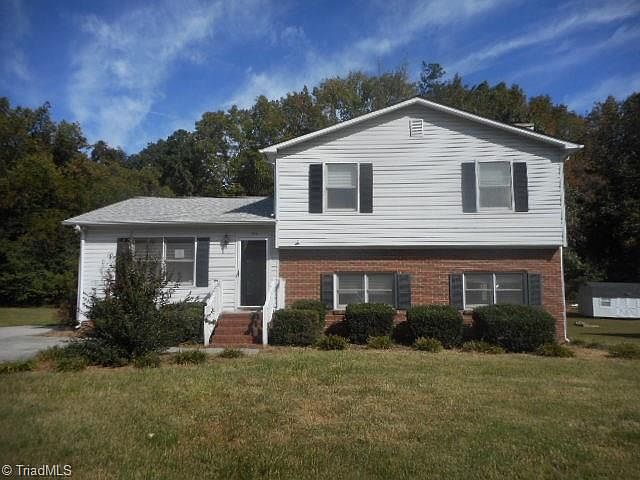 1st image of 104 Brook Pine Dr