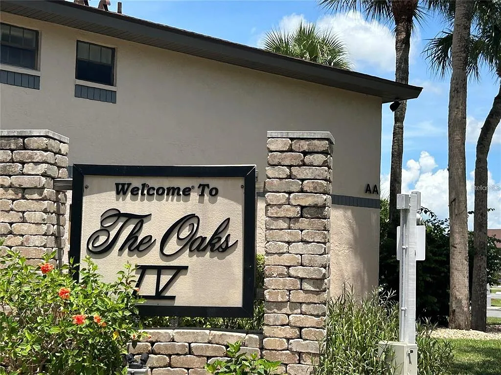 2 bed, 2.0 bath, 899 sqft, $1,300 — Photo 3