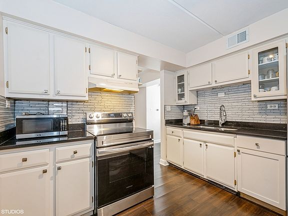 4th image of 841 N York St APT 114
