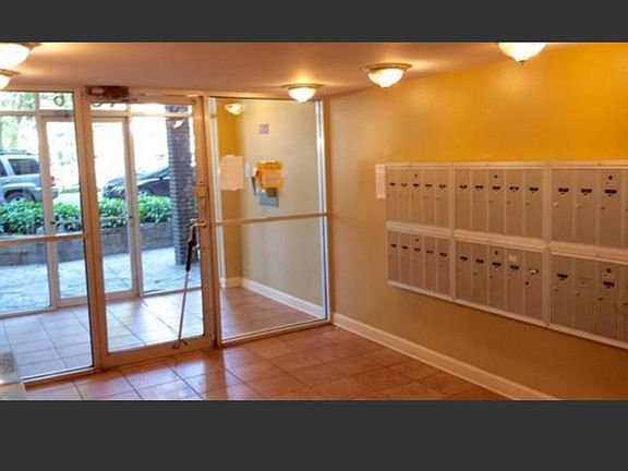 2nd image of 7036 N Winchester Ave #501