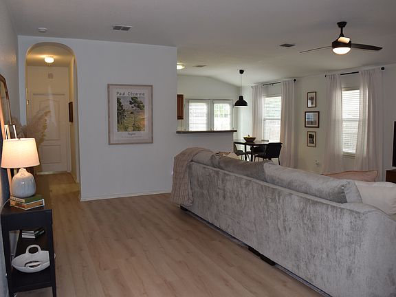 5th image of 224 San Saba
