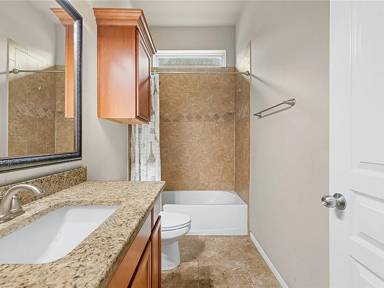 2529 N Warkworth Ln NW — Photo 5