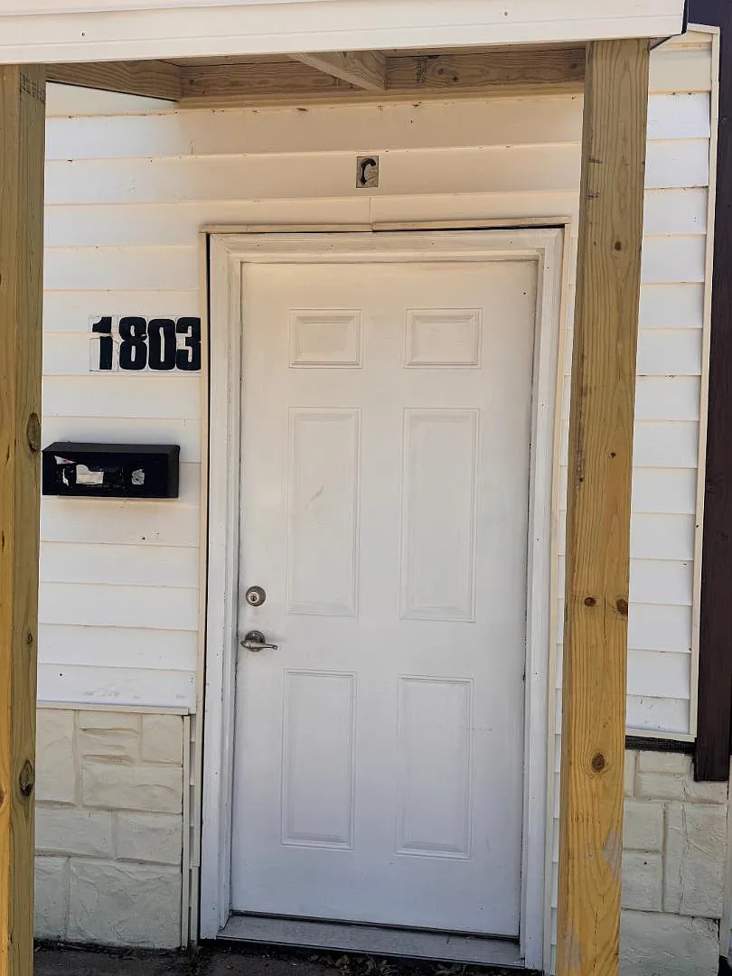 1803 Fair St - Apt B — Photo 4
