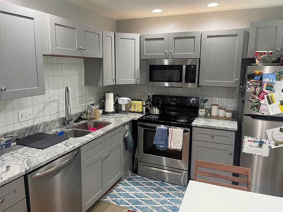 325 Forest Ave #4