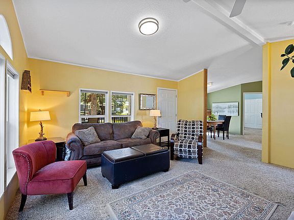 Living Room 1>