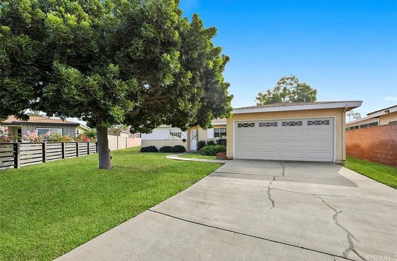 3 bed, 1201 sqft, $3,500 — Photo 1