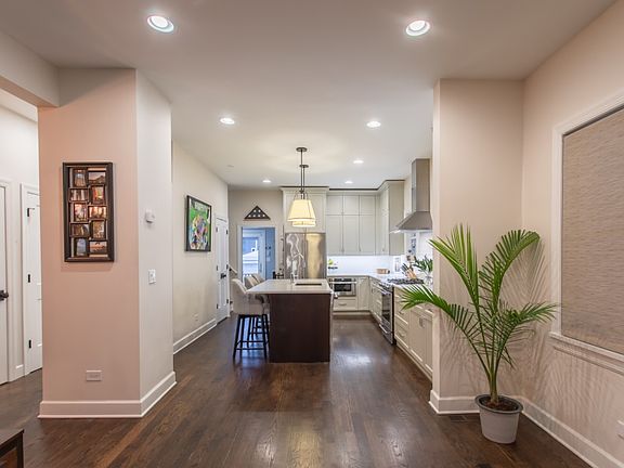 4th image of 3653 N Ravenswood Ave