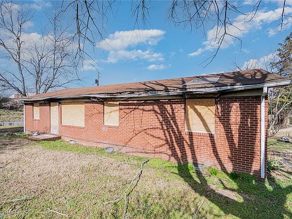 4th image of 803 Mary James Ave