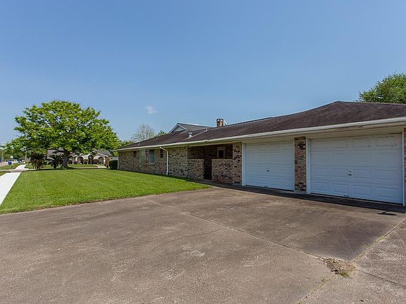 2nd image of 904 Circle Bend Dr