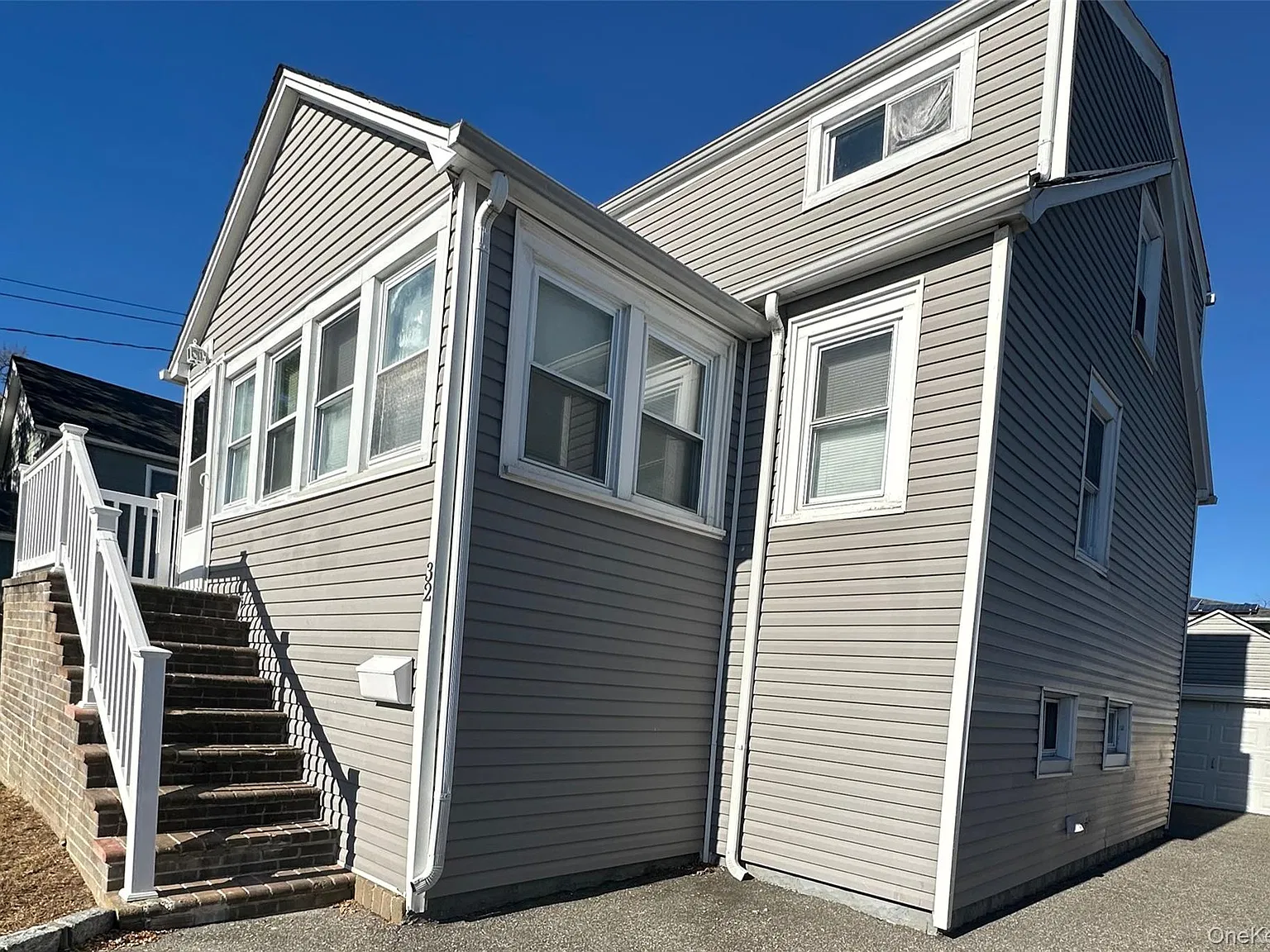 3 bed, 1.5 bath, 975 sqft, $3,200 — Photo 3