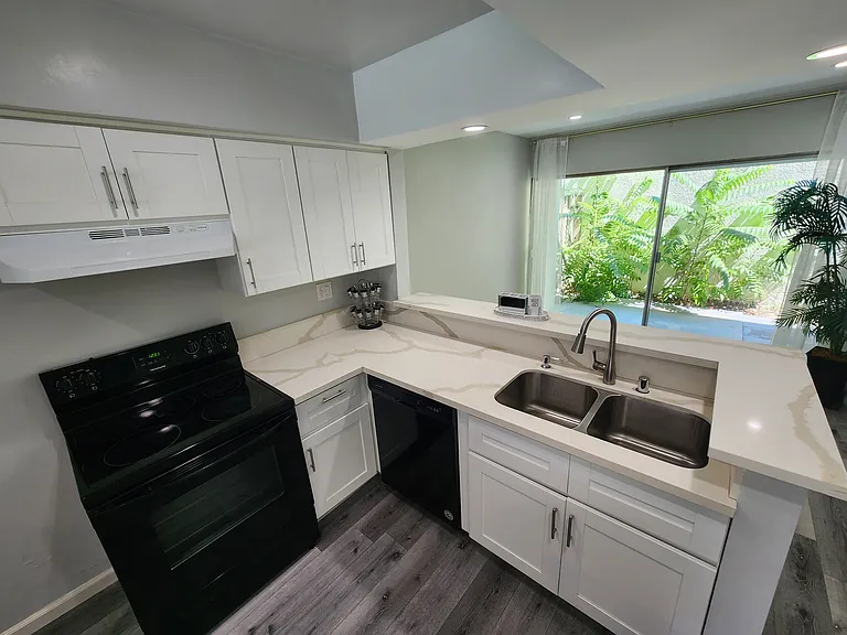 12744 Moorpark St #3 — Photo 31