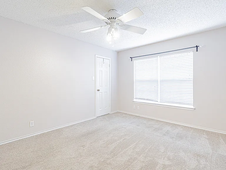 420 Ashley Park — Photo 39