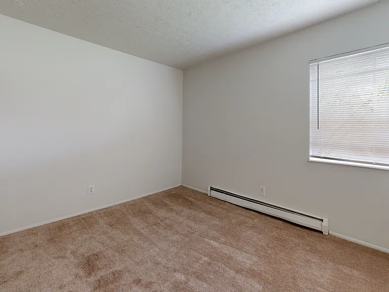 Kendall Manor Apartments — Photo 23