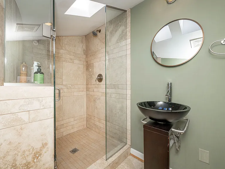 1417 Main St #5 — Photo 32