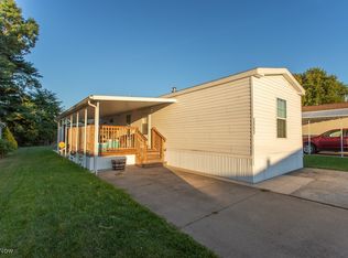 2062 New Dr SW, Warren, OH 44481