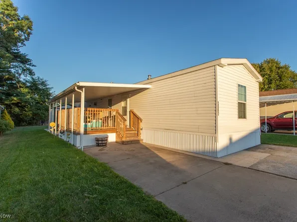 2062 New Dr SW, Warren, OH 44481