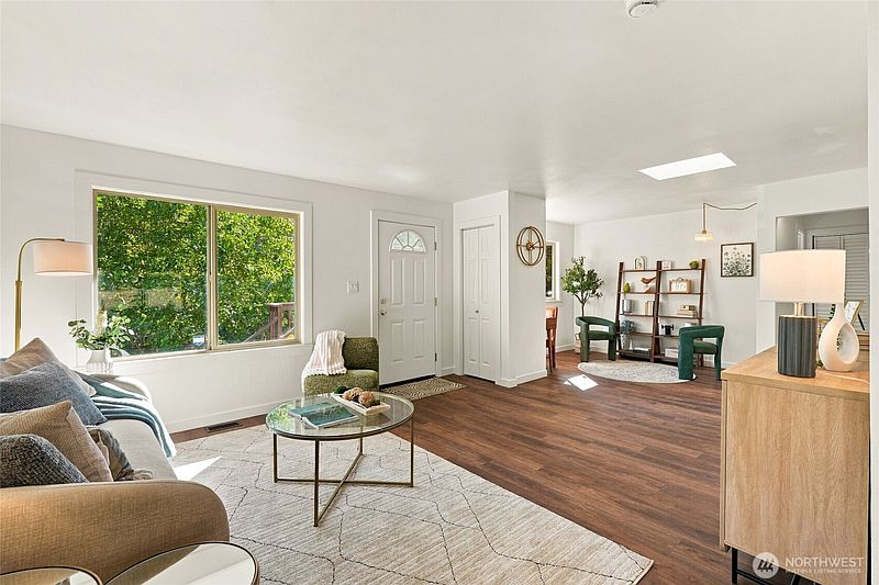 3rd image of 10233 8th Avenue SW