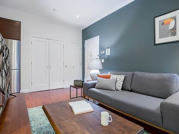 2nd image of 150 W 51st St APT 1924