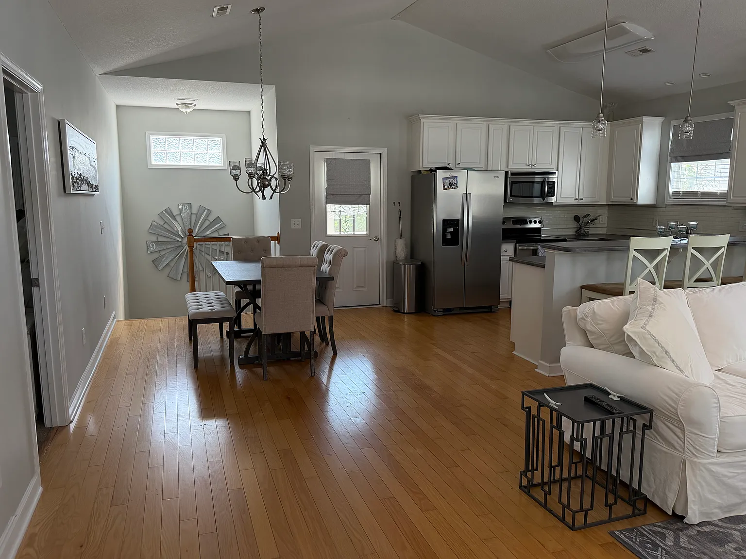4 bed, 2113 sqft, $2,900 — Photo 4