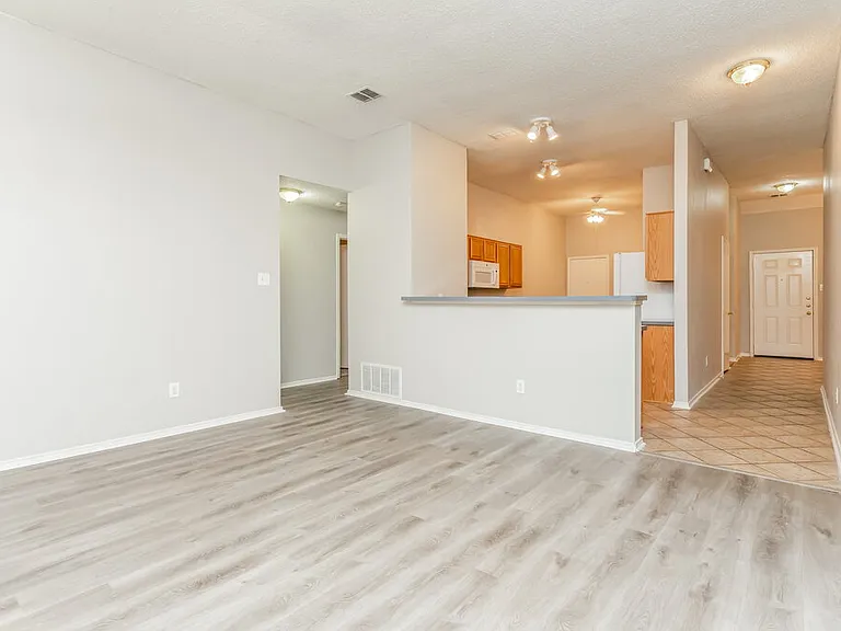813 Edgehill Rd — Photo 6