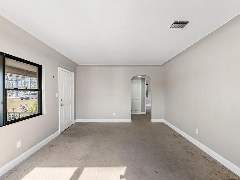 29 Westwood Ter N #MAIN HOUSE — Photo 5