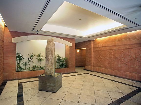 4th image of 363 W 30th St #904